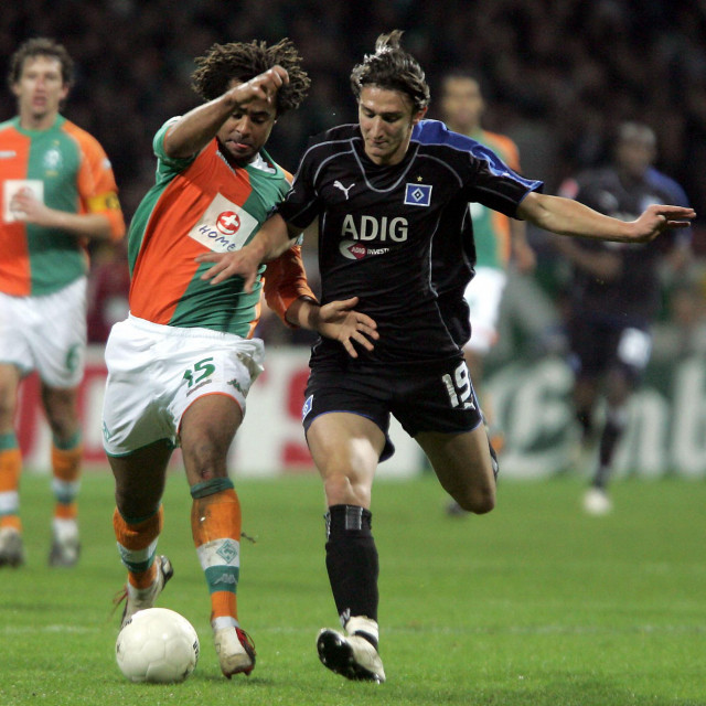 Mustafa Kučuković (desno) u dresu HSV-a 2005. godine