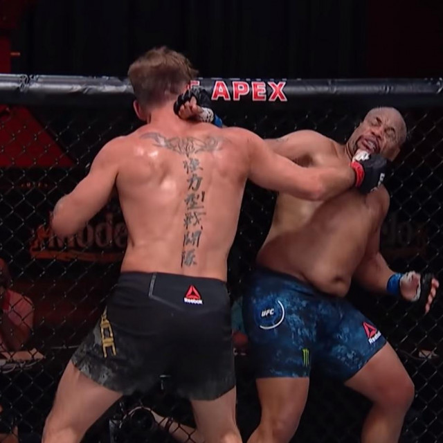 Miočić vs. Cormier