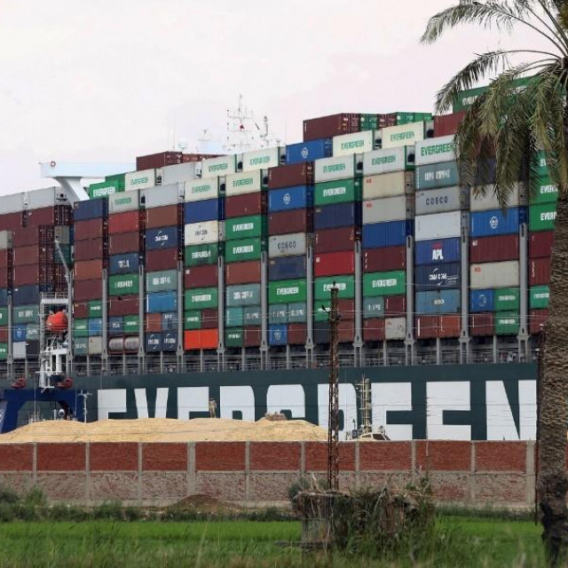 Nasukani brod Ever Given 