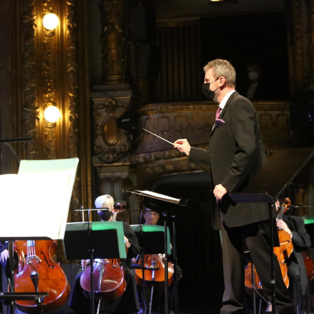 Simfonijski koncert u HNK vodio je novi šef-dirigent Aleksandar Kalajdžić