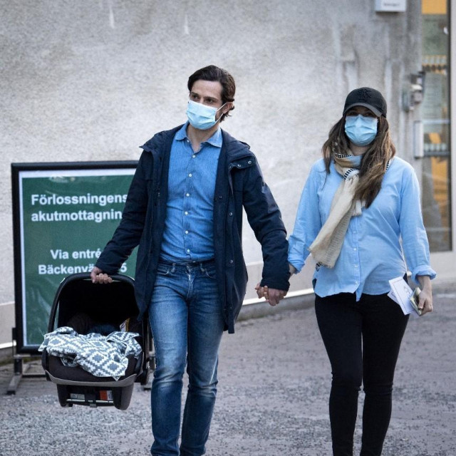 princ Carl Philip i princeza Sofia s trećim sinom