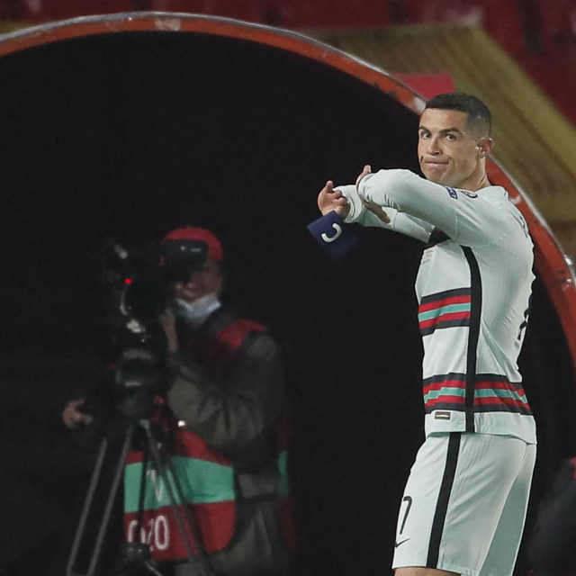 Ljutiti Ronaldo napušta travnjak u Beogradu