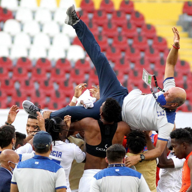 Igrači i izbornik Hondurasa Miguel Falero