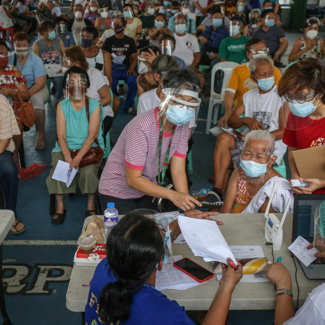 Redovi za cijepljenje na Filipinima