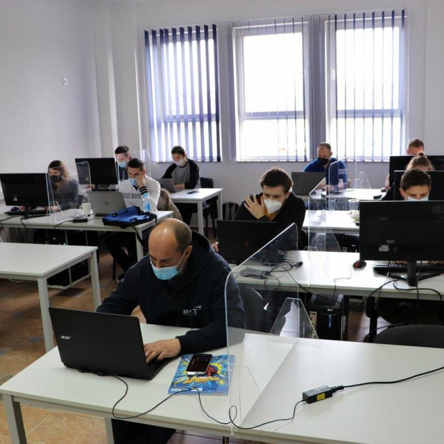 Polaznici će do kraja rujna odraditi 1000 sati teorijske i praktične nastave, a edukacija je za besplatna