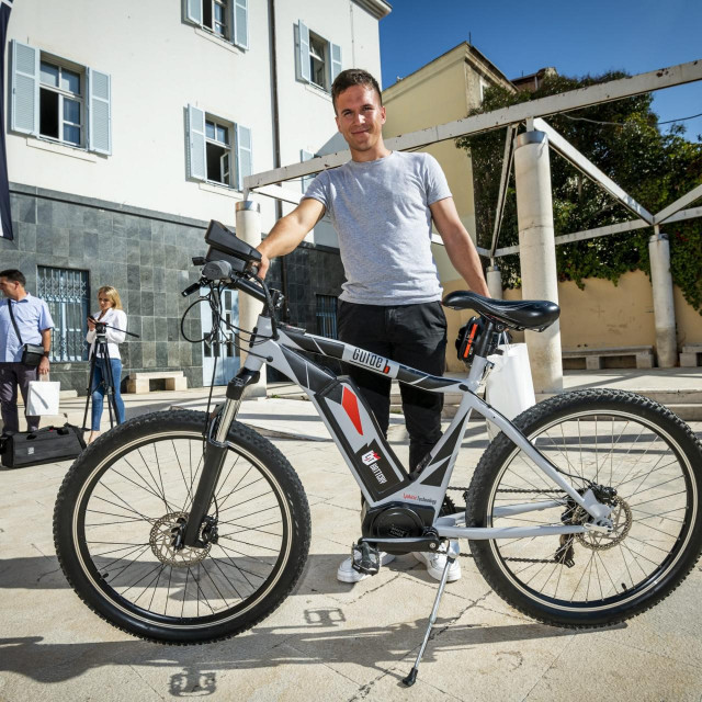 Mario Ljubičić i električni bicikl 'Guide B'