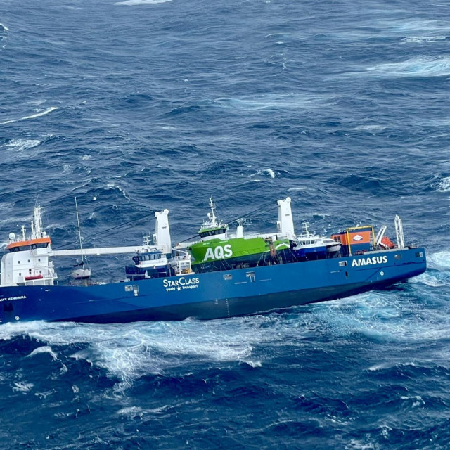 Brodu u Sjevernom moru prijeti potonuće