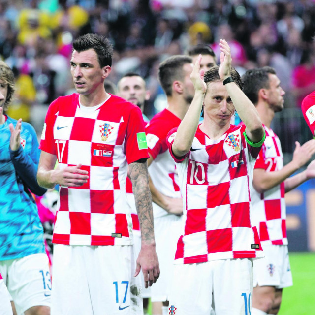 Slijeva nadesno: Andrej Kramarić, Mario Mandžukić, Luka Modrić, i Vedran Ćorluka nakon finala u Rusiji i posljednjeg zajedničkog nastupa za Vatrene