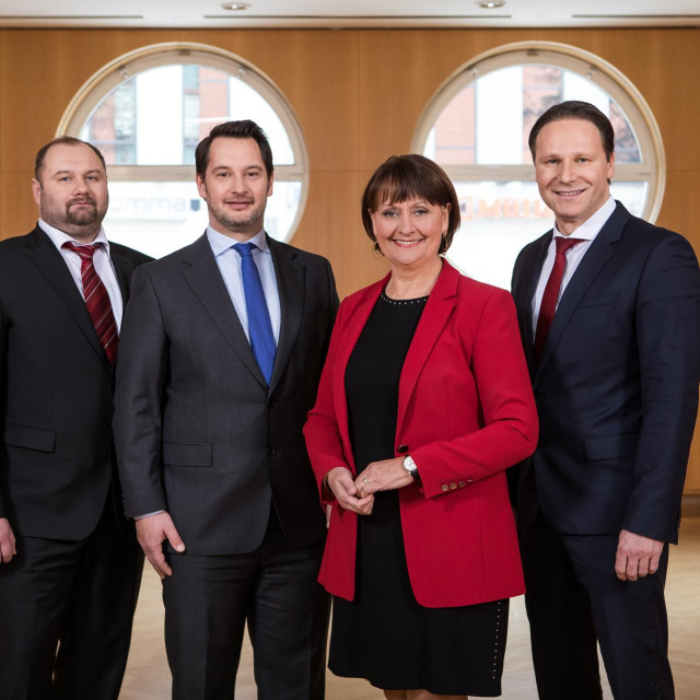 S lijeva na desno: Tihomir Zadražil, Juraj Pezelj, Herta Stockbauer i Alexander Novak