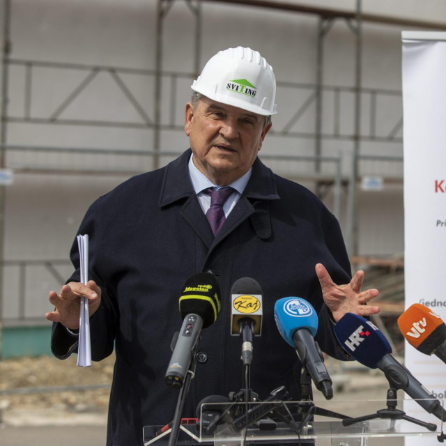 Župan Radimir Čačić u društvu ravnatelja OB Varaždin Nenada Kudelića obišao je gradilište u bolnici