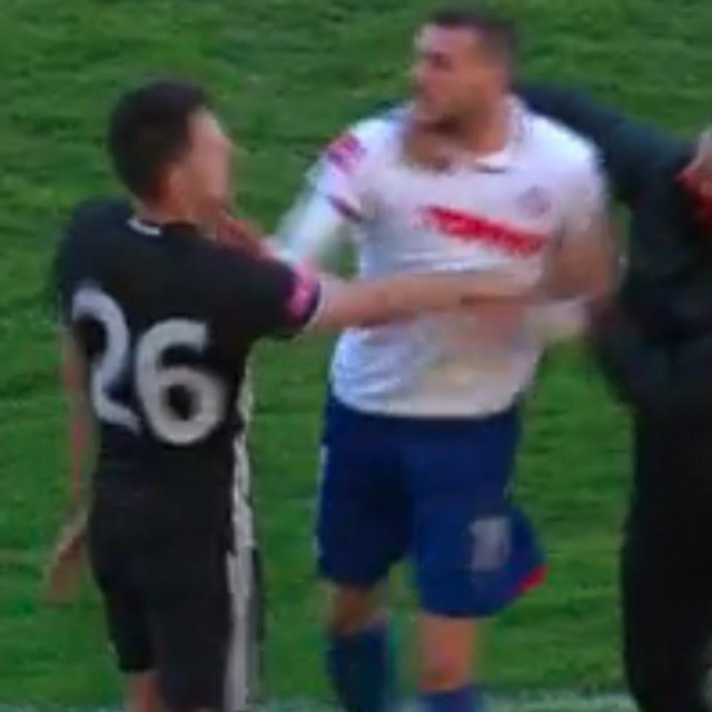 Mujakić udara Lulića