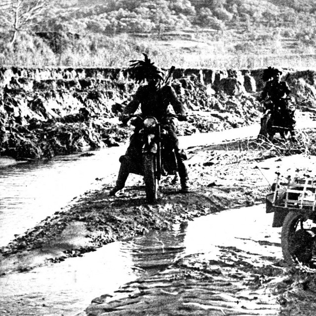 Motorizirane talijanske jedinice, početkom travnja 1941. nadiru prema Jugoslaviji