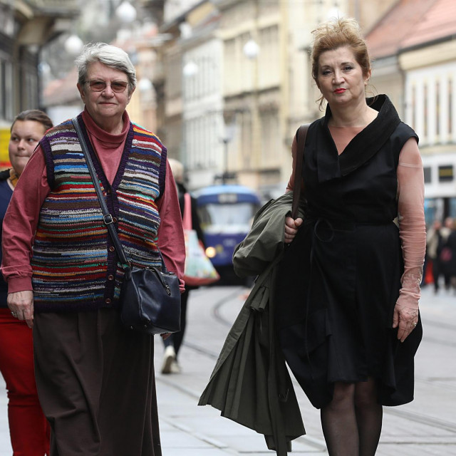 Novinarka Mirjana Dugandžija u društvu lingvistice Nives Opačić
 