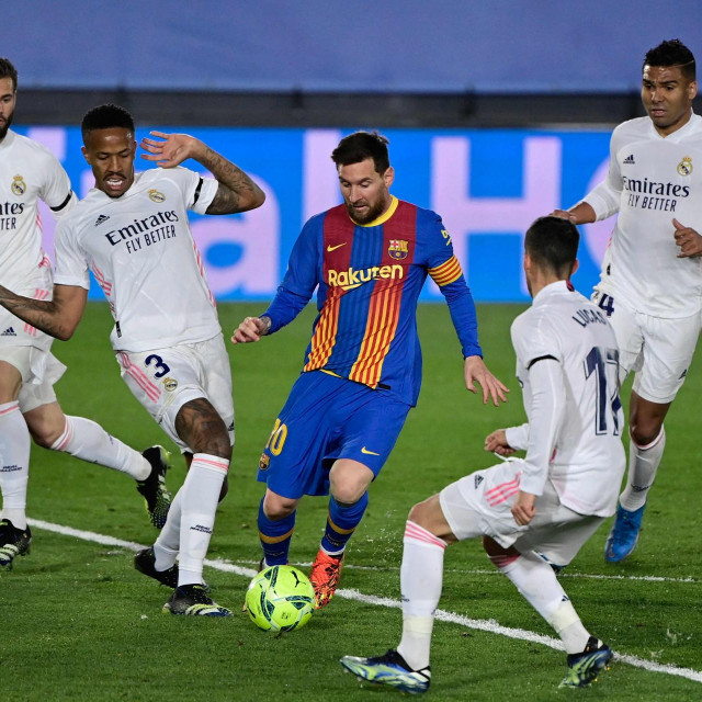 Messi u okruženju Modrića i društva