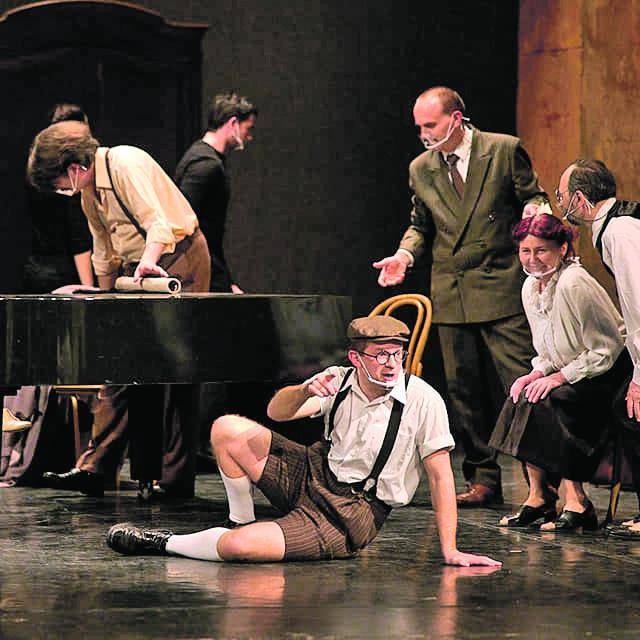 Prizor iz predstave ”Dječak koji je govorio Bogu” koja je premijerno izvedena  u HNK Osijek