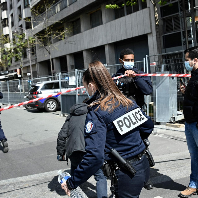 Napad ispred pariške bolnice