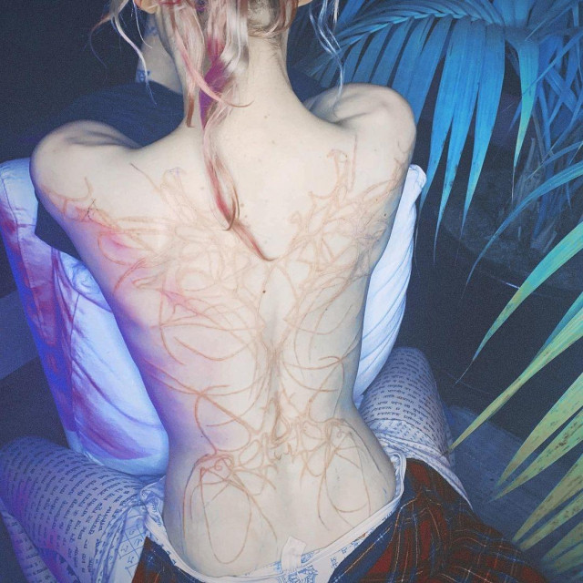 Grimes, partnerica Elona Muska