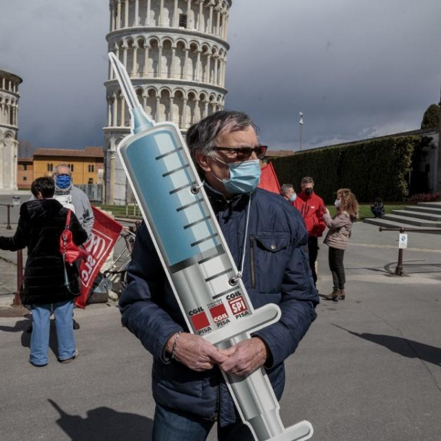 Prosvjed u Pisi 18.ožujka za bržu distribuciju cjepiva među starijom populacijom.