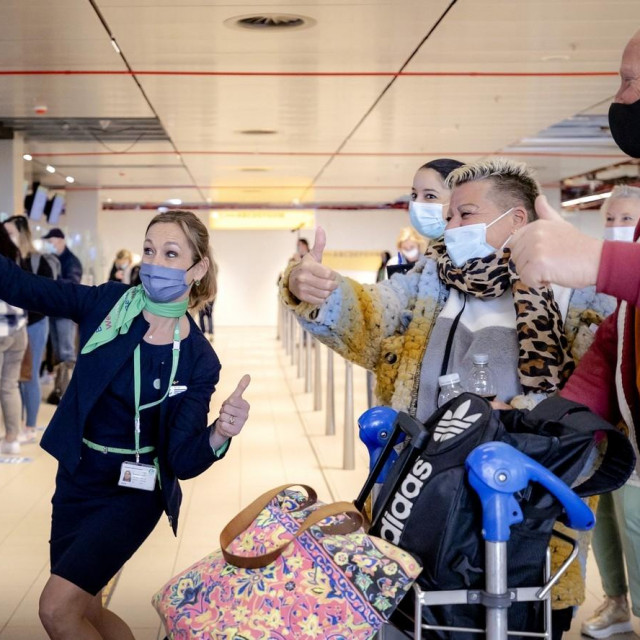 Odlazak turista iz zračne luke Schipol u Nizozemskoj