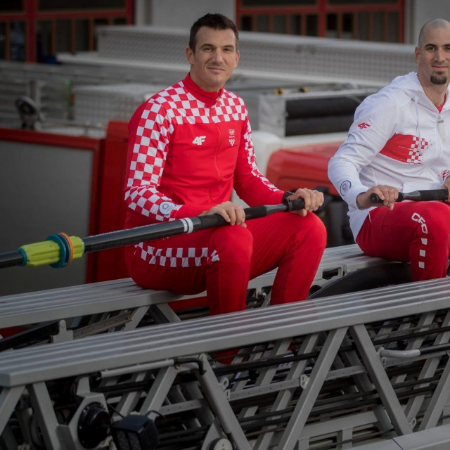 Valent i Martin Sinković su za potrebe HOO-ovog snimanja “zaveslali” na vrhu vatrogasnog vozila