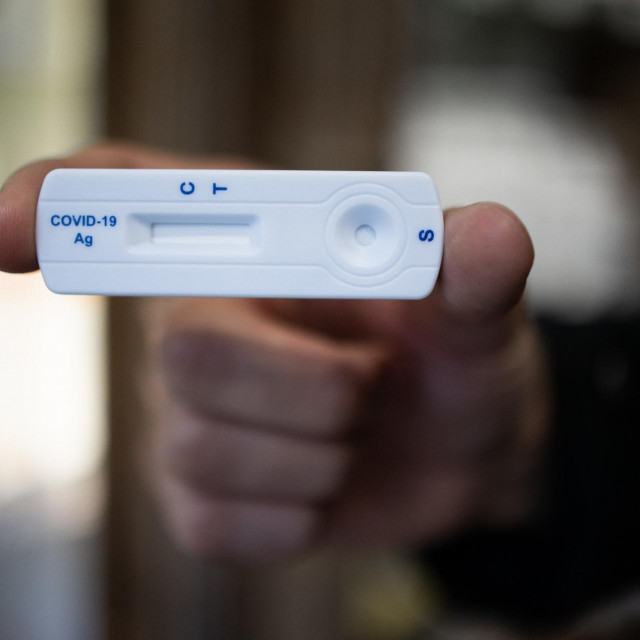 Primjer kućnog testa na covid-19 jednog od proizvođača