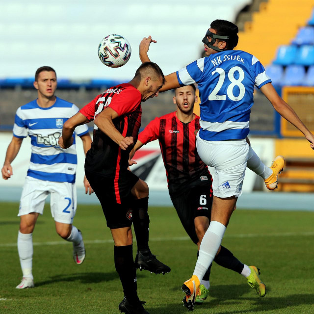 Adrian Leon Barišić s brojem 28