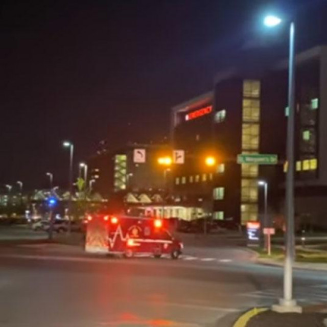 Snimke ispred bolnice u Indianapolisu