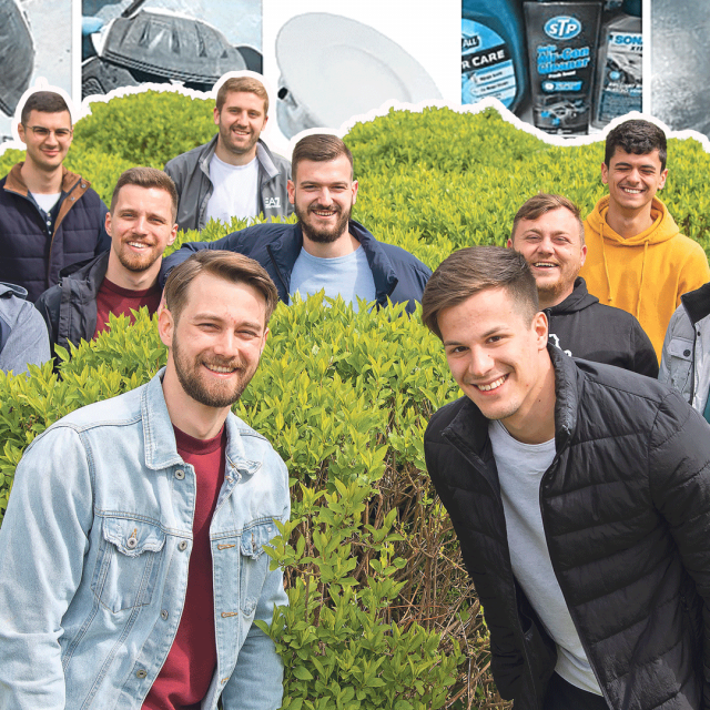 Grupa mladića koji stoje iza Facebook grupe Muški recenziraj