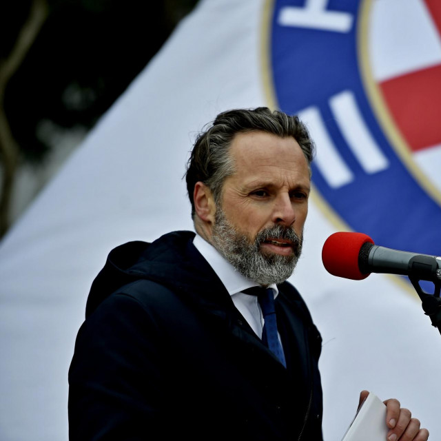 Predsjednik Hajduka Lukša Jakobušić

 