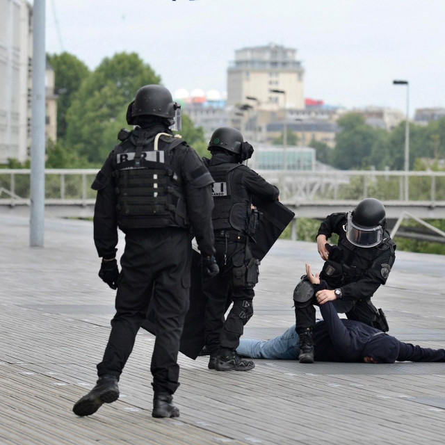 Policija u Francuskoj, ilustracija