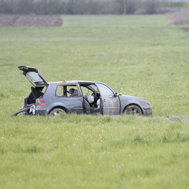U slijetanju automobila s ceste u naselju Tomaševac jedna je osoba smrtno stradala, dvije su ozlijeđene.
Policijski očevid je u tijeku.
 