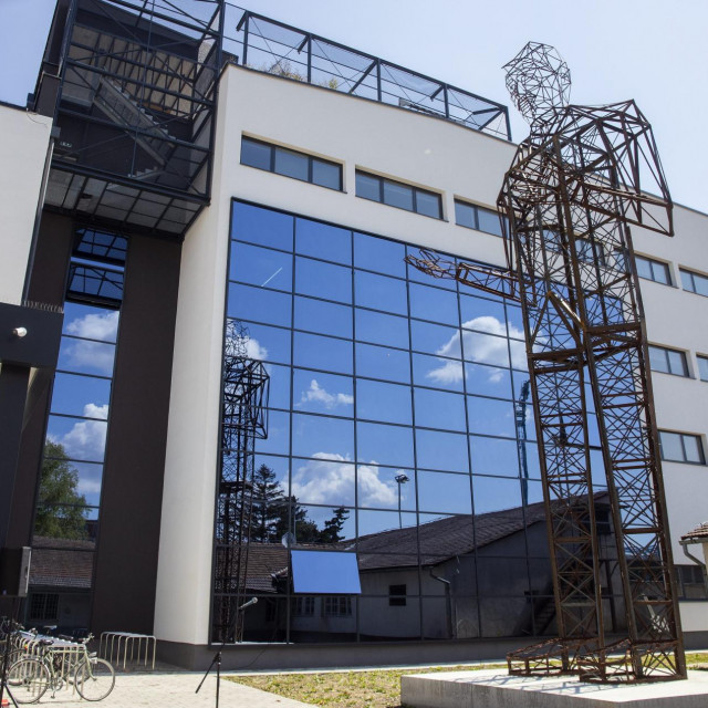 Skulptura Tesle visoka je 12,5 metara i najviša je na svijetu