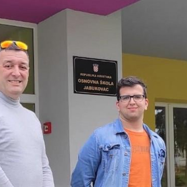 Ravnatelj Srednje škole Petrinja Milan Orlić i Leon Križanić