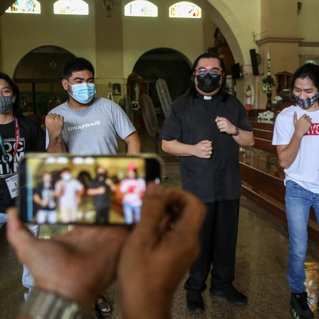 Otac Paul koristi popularnu društvenu mrežu kako bi bio u dodiru sa svojim vjernicima