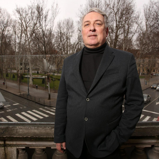 Ravnatelj Nacionalnog muzeja moderne umjetnosti  Branko Franceschi.
 