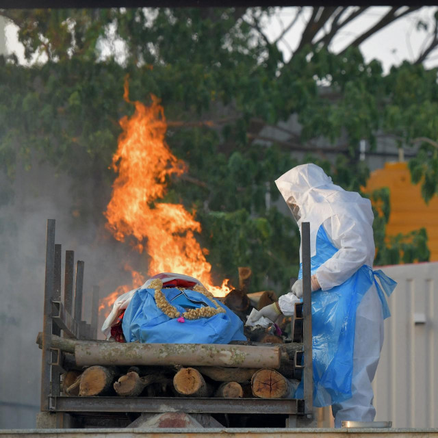 Kremiranje preminulih od korone