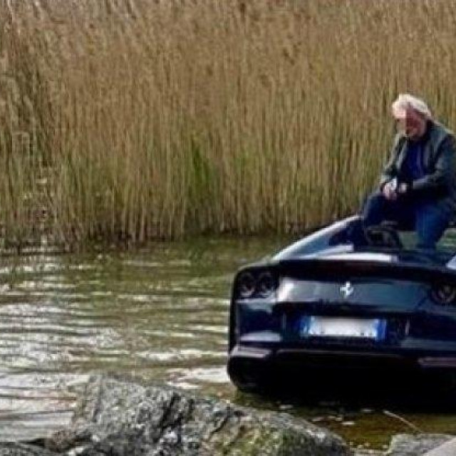 Ferrari 812 GTS u jezeru