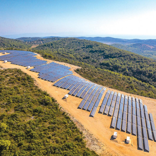 Sunčana elektrana Vis