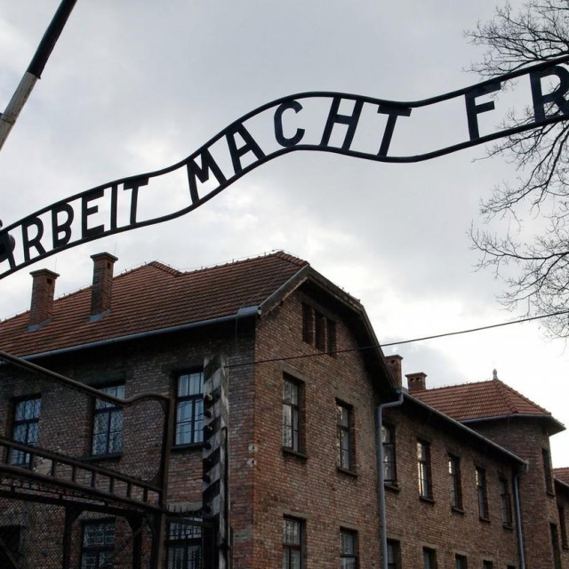 Glavni ulaz u Auschwitz