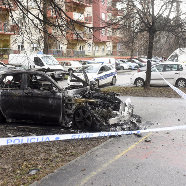 Izgorio automobil, Ilustracija