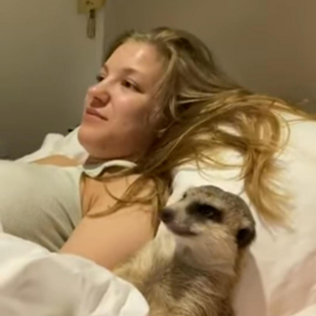 Skrbnica i njen ljubimac 
