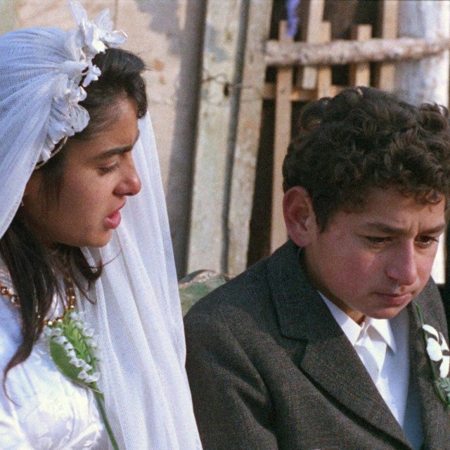 Tisa se udaje za još mlađeg klinca u filmu ”Skupljači perja” iz 1967. godine