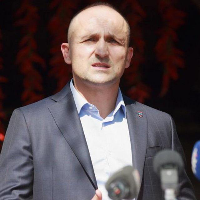 Ivan Anušić

 