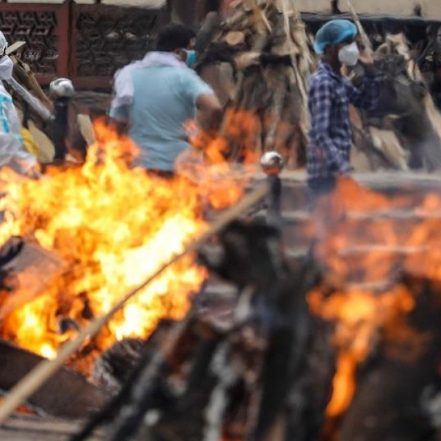 Prizor iz New Delhija i post na mreži Weibo Središnje komisije za politička i pravna pitanja Kine