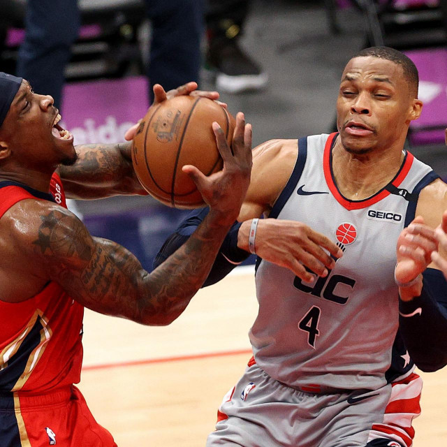 Russell Westbrook s brojem četiri