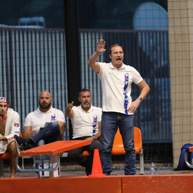 Vjekoslav Kobešćak, trener Juga, ipak će voditi momčad u finalu PH