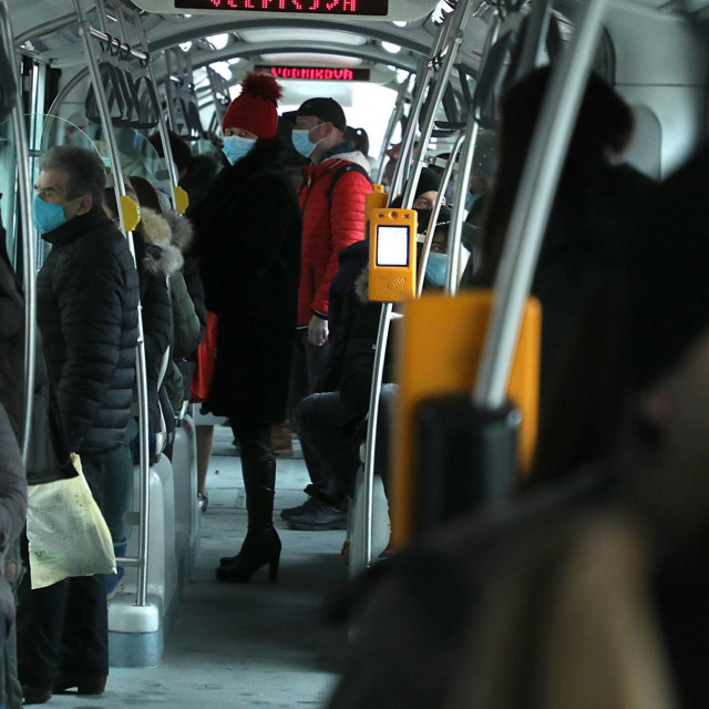 Ilustracija/Putnici u tramvaju ZET-a