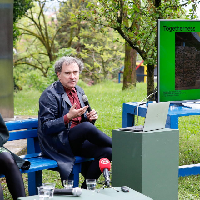 Konferencija za medije povodom predstavljanja Hrvatskog paviljona na 17. Venecijanskom bijenalu: povjerenik nastupa Idis Turato