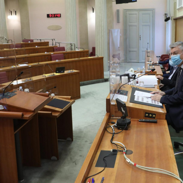 Željko Reiner u praznoj Sabornici