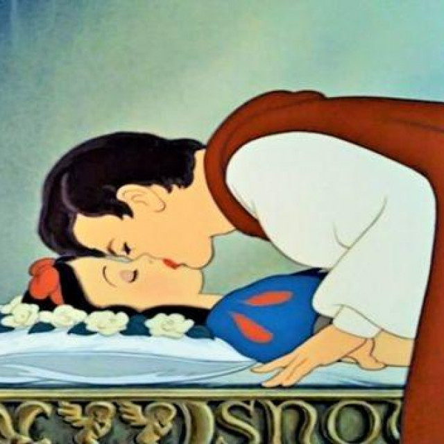 Poljubac Snjeguljici